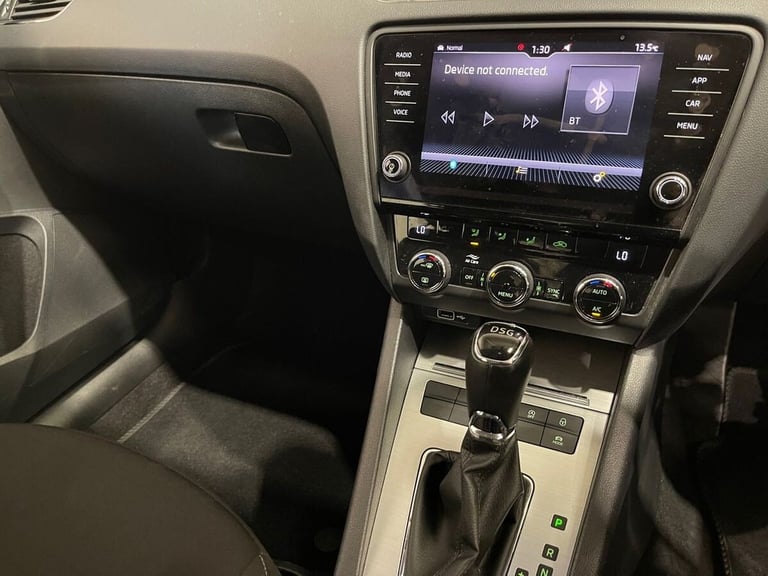 2020 Skoda Octavia 1.5 TSI ACT SE Drive Hatchback 5dr Petrol DSG Euro 6 (s/s) (150 ps) Hatchback ...