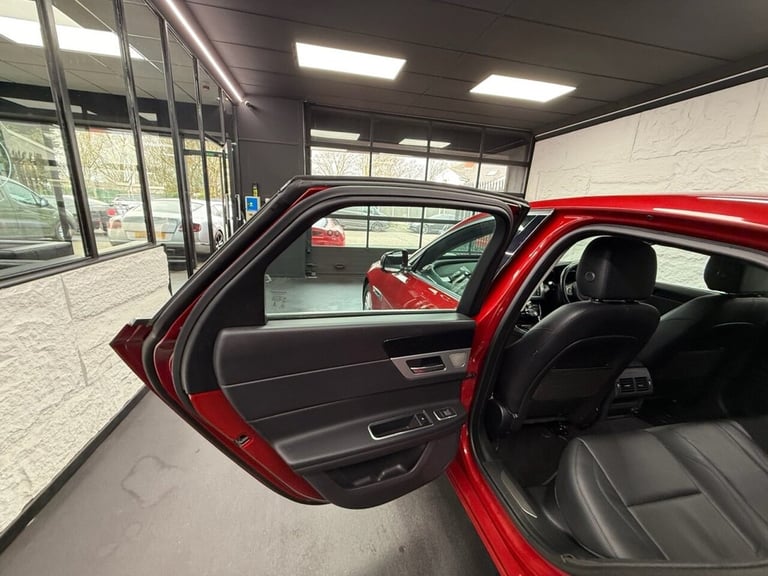 2017 Jaguar XF 2.0d Prestige 4dr Auto SALOON DIESEL Automatic