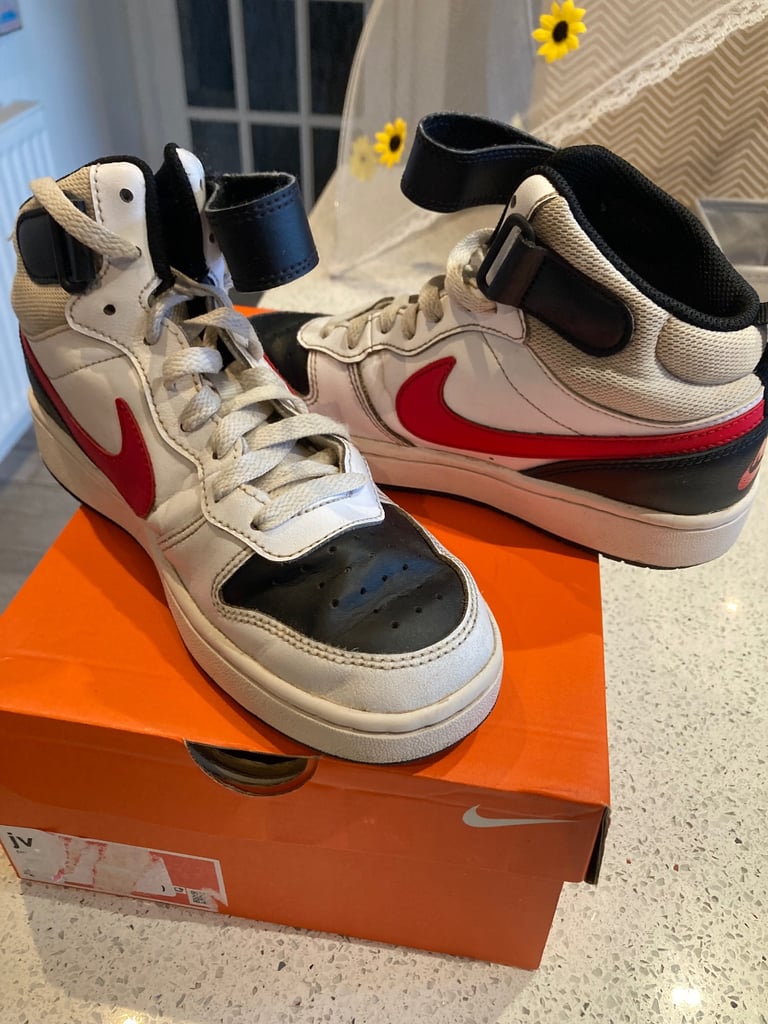 BOYS NIKE COURT MID 2 SIZE UK4 / EU 36.5