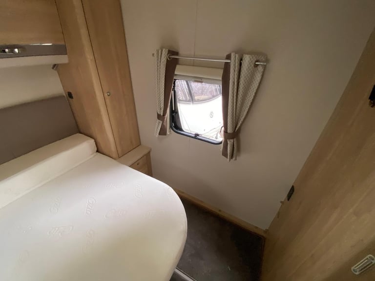 ELDDIS RAMBLER 18/4 - 2017 - ISLAND BED - 4 BERTH - MOVER - PRISTINE 