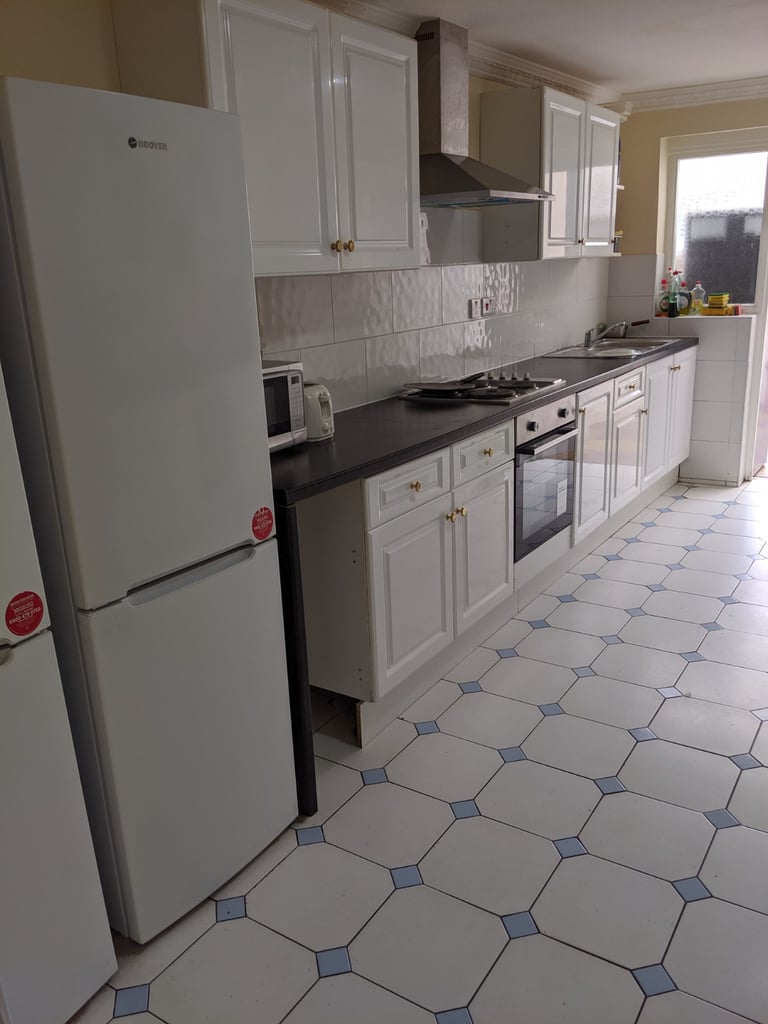 5 bedroom house in Beautiful Shared Accommodation â Ensuite Double Rooms Available in Ilford, Redbri