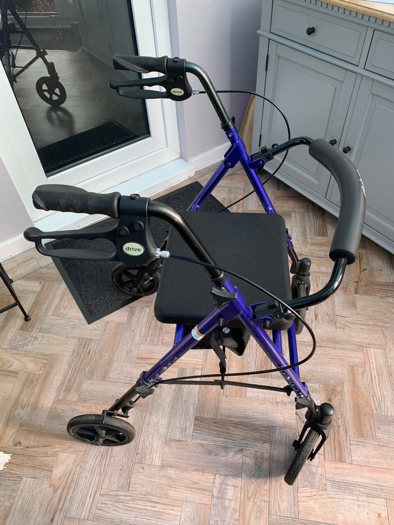 Mobility walkerwith seat and back support