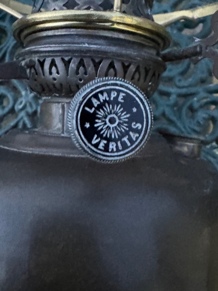 Juno Veritas Oil Lamp 