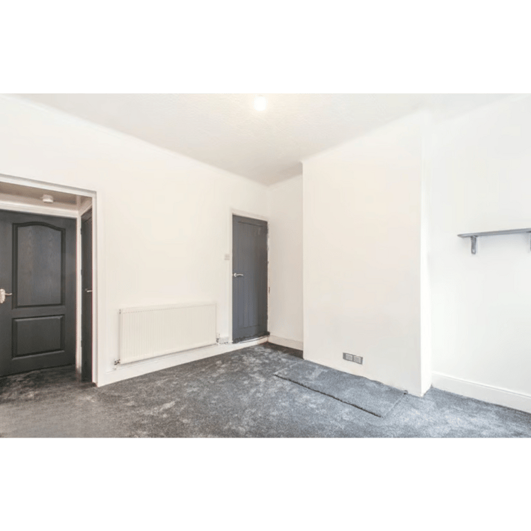 Modern 2-Bedroom House | Renovated | Fitted Kitchen | Parking | Garden | Burnside St., Derby - DE24