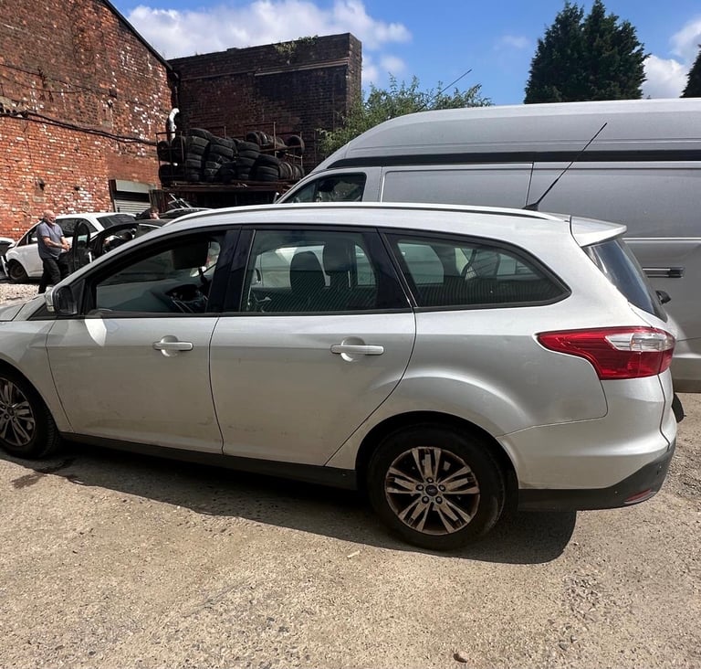 Ford. Focus. Estate. Silver. Breaking spares parts. 