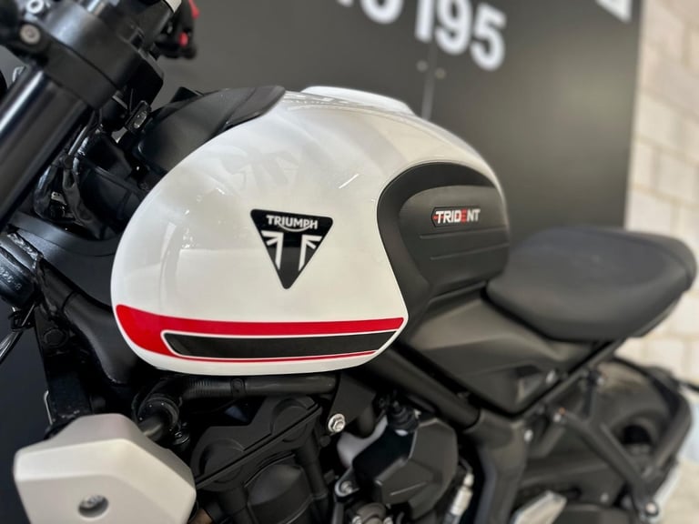 STUNNING ONE OWNER 2022/72 TRIUMPH TRIDENT 660 MOTORCYCLE 