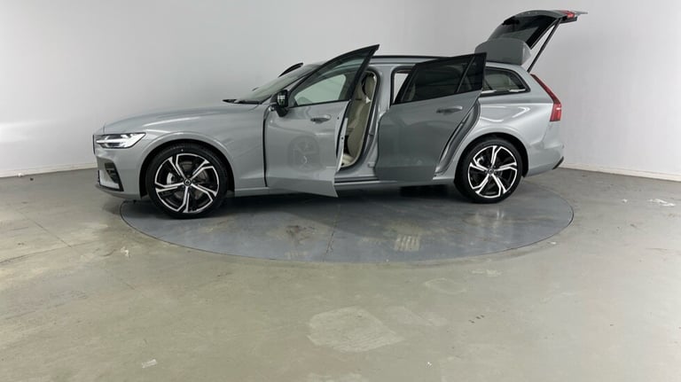 2025 Volvo V60 Plus, B4 Mild hybrid, Petrol, Dark Estate Petrol Automatic
