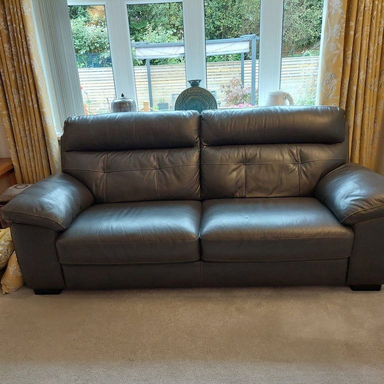 Arichi Bianchi leather sofa