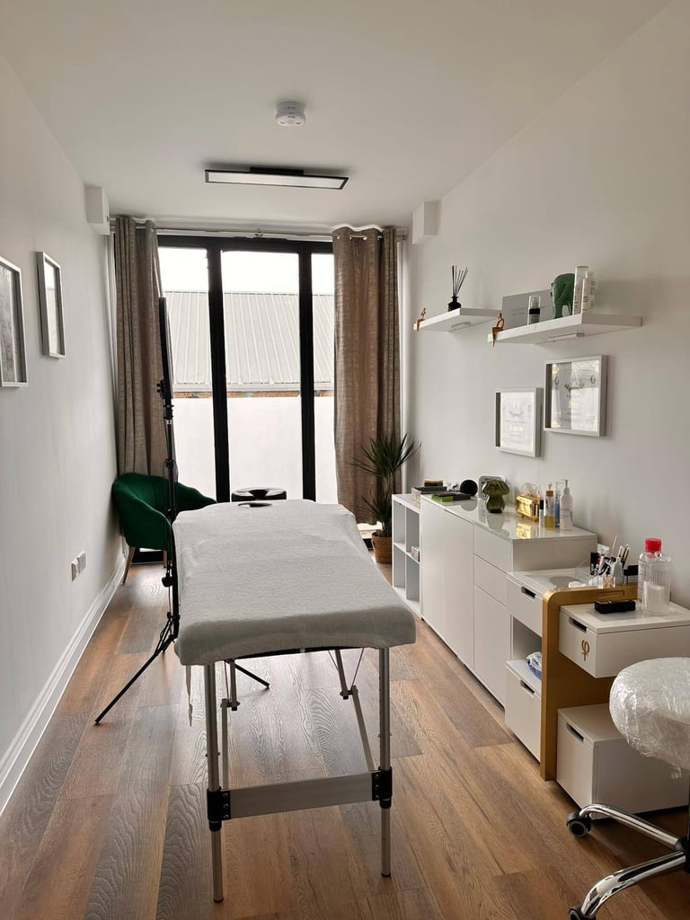 image for 2 Beauty rooms and nail desk for rent 