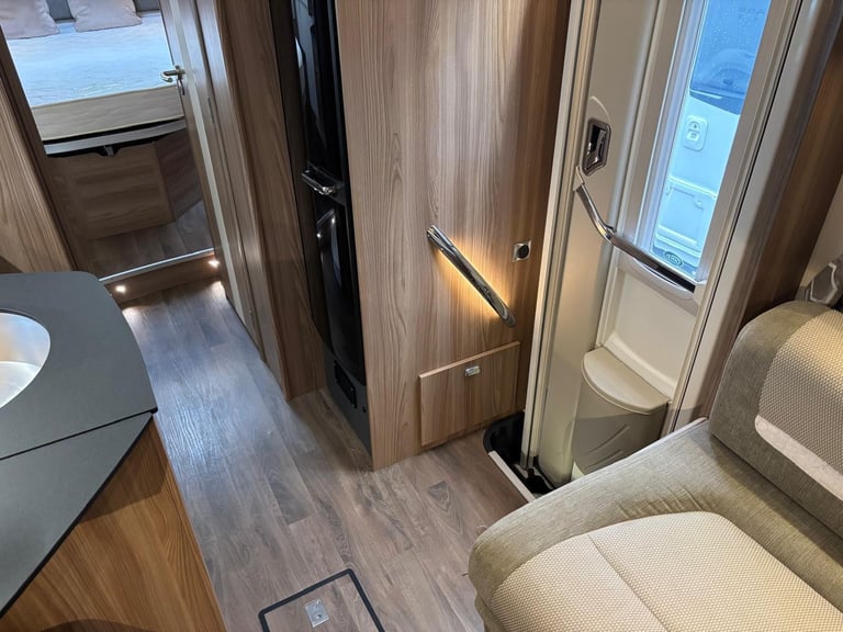 SWIFT BESSACARR HI-STYLE 599 MOTORHOME Alde, Auto Satellite, Tower Fridge, 