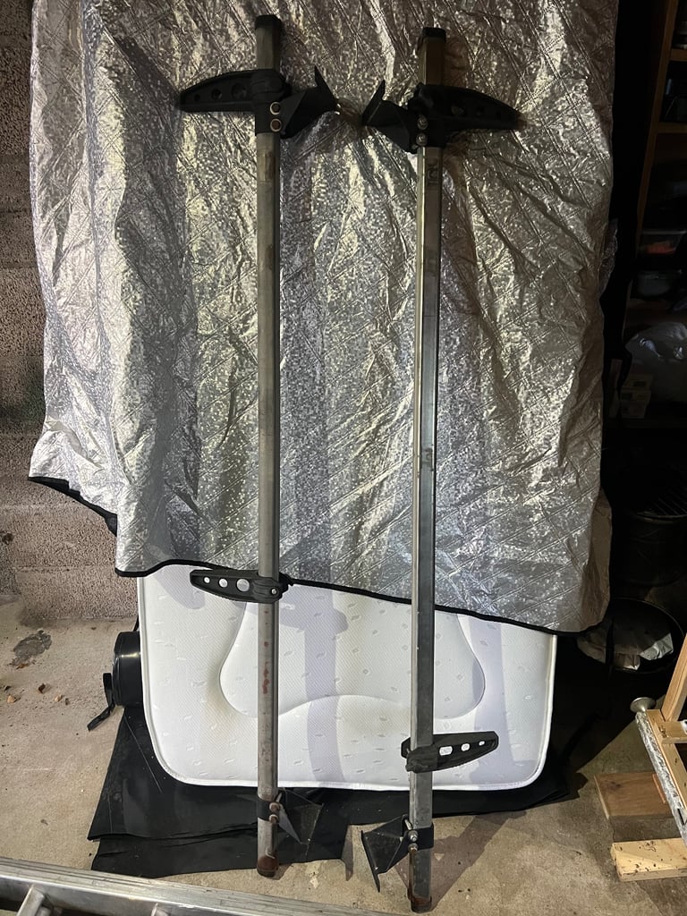 image for 2 roof bars