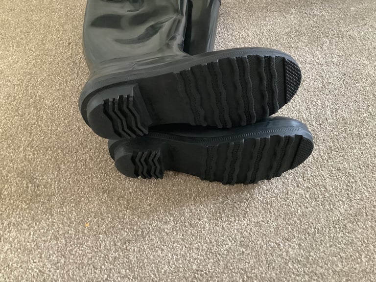 Ladies warm lined wellingtons size 6
