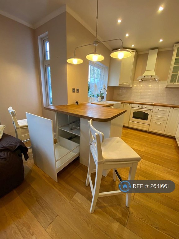 3 bedroom flat in Egerton Gardens, London, NW4 (3 bed) (#2641661)