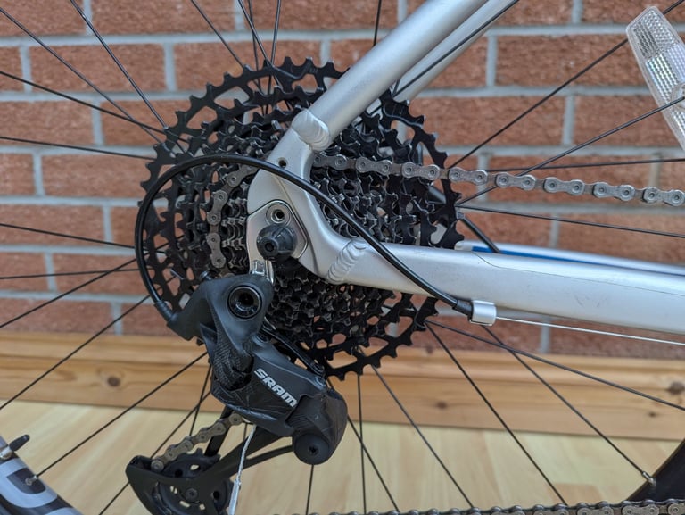 Men's Boardman MHT 8.8 Hard tail Mountain Bike medium