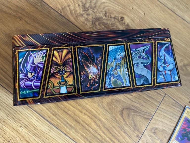 Yu-Gi-Oh 25th Anniversary Tin Duelling Heroes 2020 Storage Collectors tin + 19 CARDS