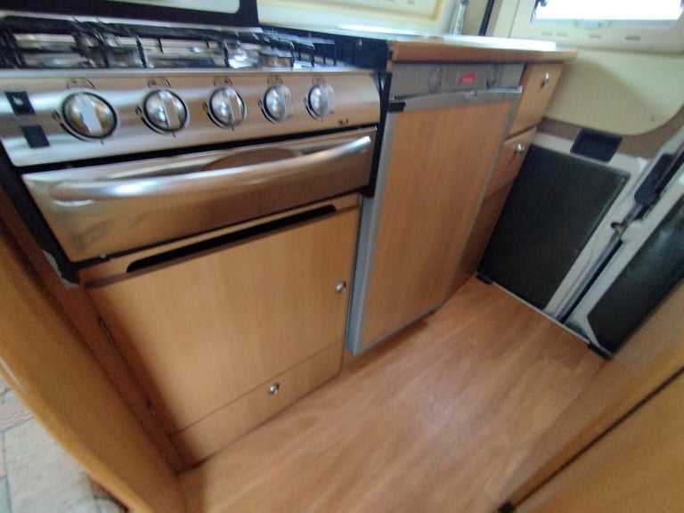 Trigano Tribute 2 berth 3 seat belts DIESEL MANUAL 2004/53