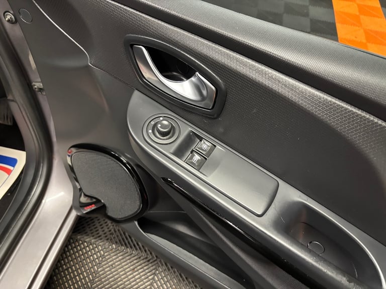 2015 Renault Clio 1.2 16V Dynamique Nav 5dr HATCHBACK Petrol Manual