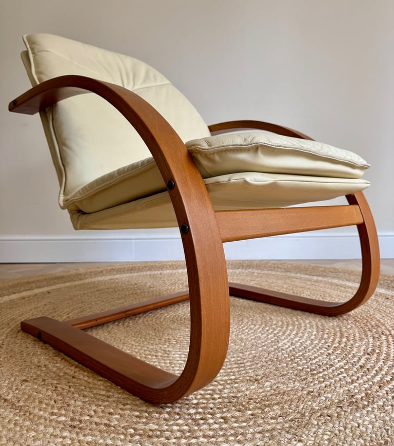 Vintage late 20th century leather Scandinavian bentwood cantilever lounge armchair 