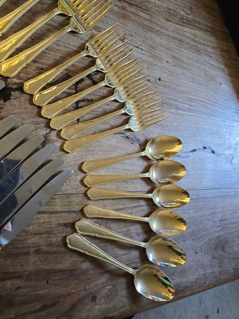 Gold plated top quality dinner cutlery set for 6 people - never been used