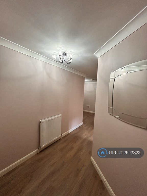 3 bedroom flat in Chesterfield Gardens, Glasgow, G12 (3 bed) (#2623322)
