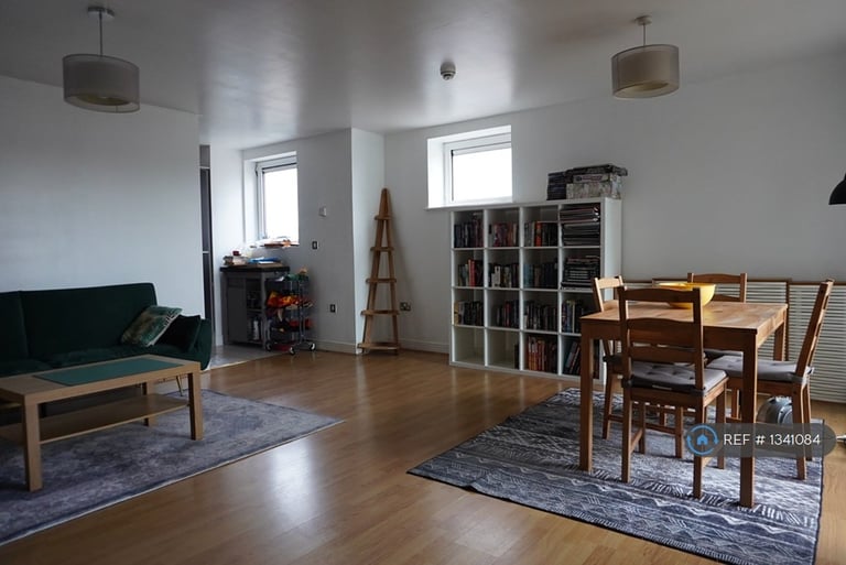 2 bedroom flat in Erebus Drive, London, SE28 (2 bed) (#1341084)