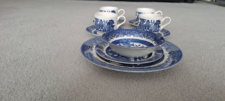 Churchill  dinner set
