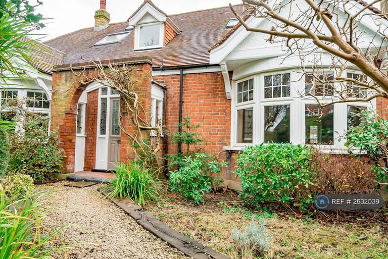 image for 5 bedroom house in Twickenham Road, Teddington, TW11 (5 bed) (#2632039)