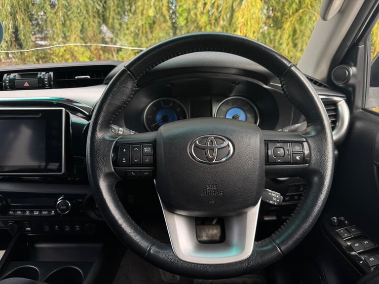 2018 Toyota Hilux 2.4 D-4D Invincible Auto 4WD Euro 6 (s/s) 4dr (TSS) PICK UP Diesel Automatic