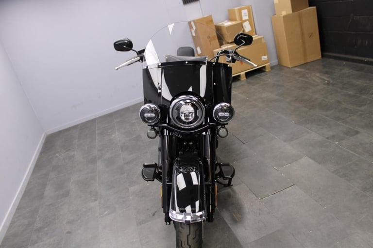 2024 Harley-Davidson FLHCS Heritage Softail Classic in the Vivid Black 