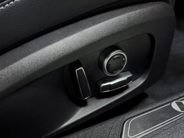 2022 Jaguar XE 2.0 D200 MHEV R-Dynamic SE Saloon 4dr Diesel Auto Euro 6 (s/s) (204 ps) SALOON Die...
