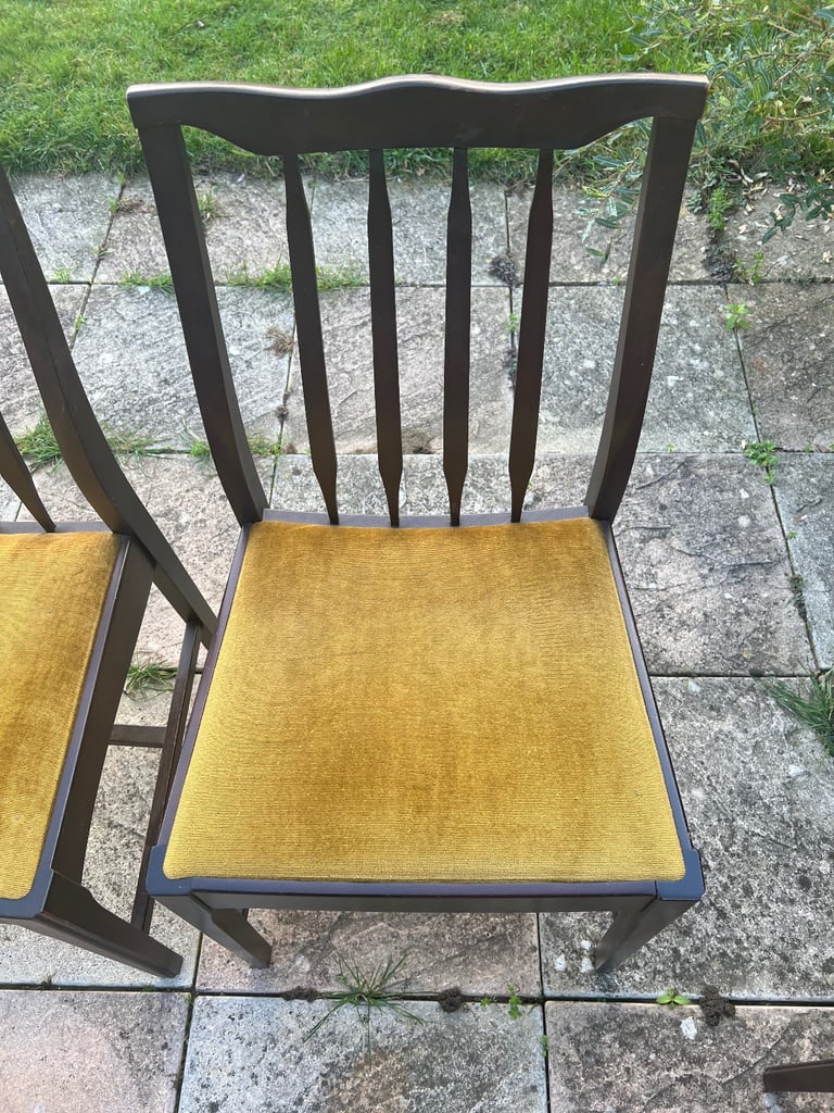 Stag Extendable Dining Table & 6 Chairs – Classic Vintage Set