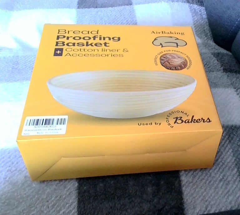 image for MUST GO OR GOES IN THE BIN - 2 X BREAD MAKING KITS AND CAKE DECORATING KIT NEW