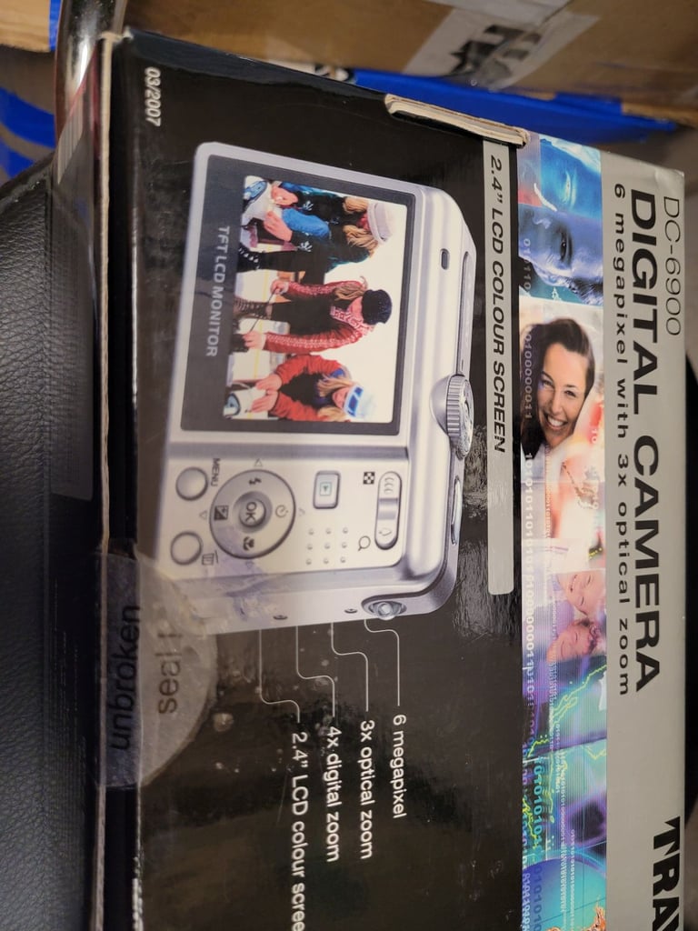 Traveler DC-6900 Digital Camera 