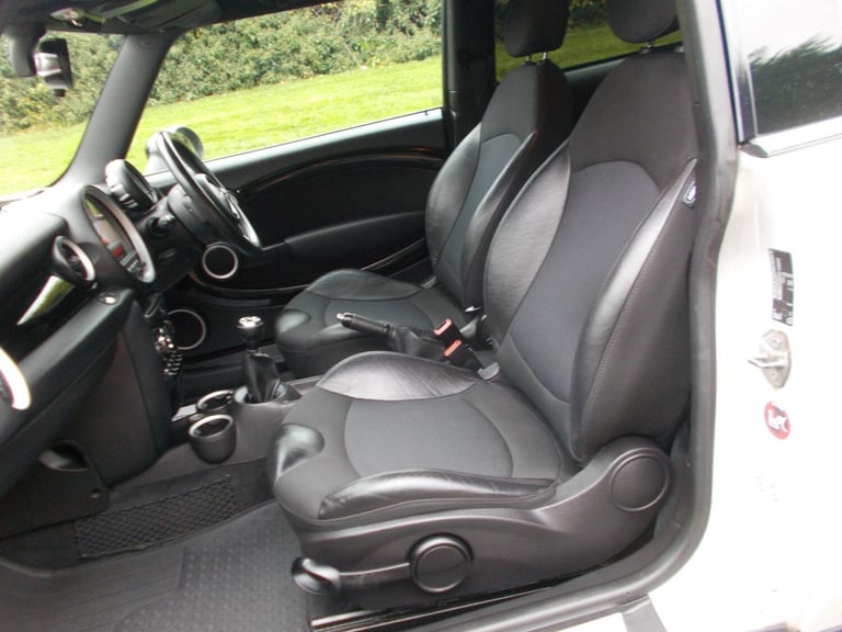 2011 MINI Hatch 1.6 Cooper Soho Euro 5 (s/s) 3dr HATCHBACK Petrol Manual