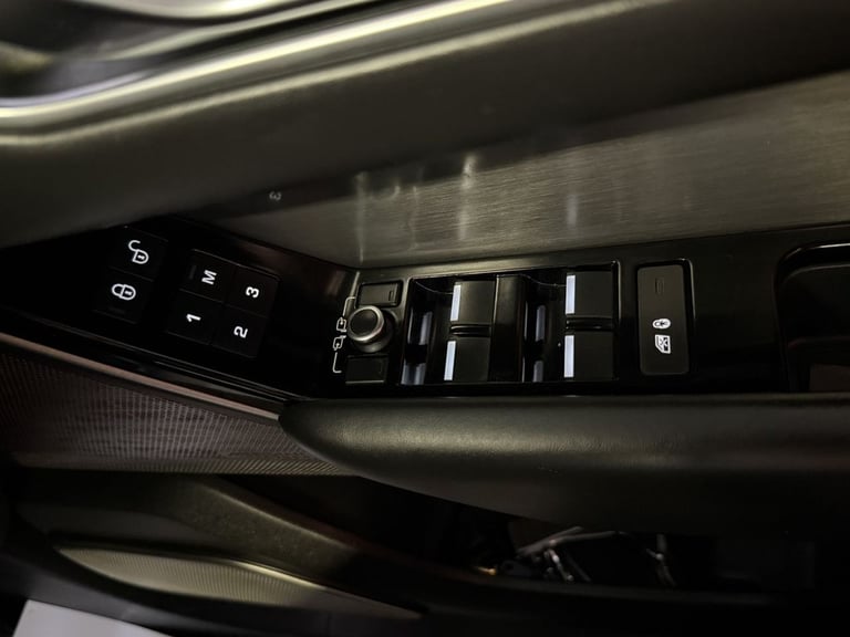 2018 Land Rover Range Rover Velar 2.0 D240 R-Dynamic HSE SUV 5dr Diesel Auto 4WD Euro 6 (s/s) (24...