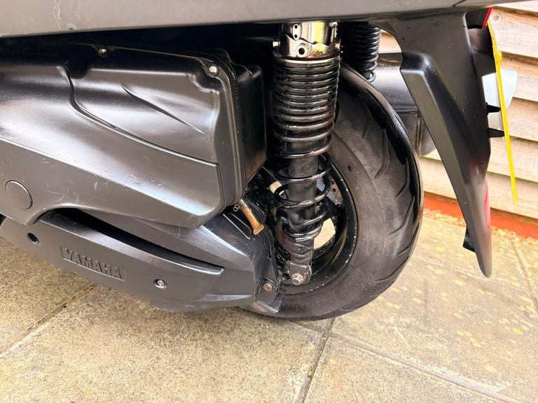 2010 / 10 Yamaha YP400 Majesty £1500 Silver 34049 miles.