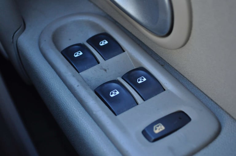 2007 Renault Clio 1.6 Clio Privilege Auto 5dr Hatchback Petrol Automatic