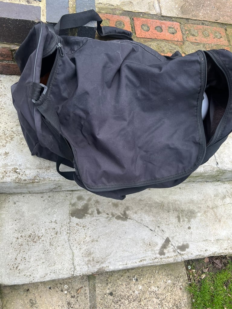 BIG BAG FOR FOOTBALL EQUIPMENT.