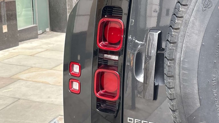 2024 Land Rover Defender 3.0 D250 X-Dynamic HSE 90 3dr Auto ESTATE DIESEL Automatic