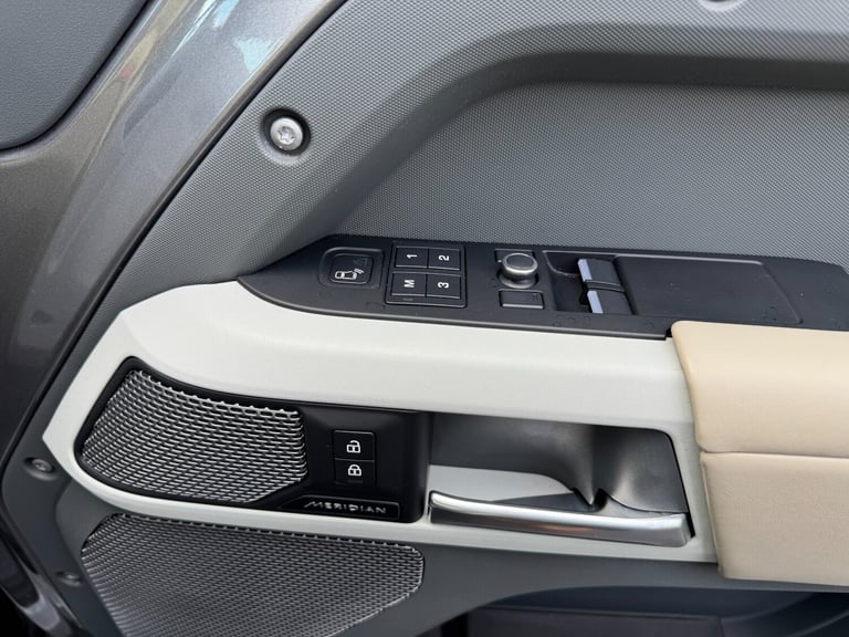 2021 Land Rover Defender 2.0 P300 HSE 90 3dr Auto [6 Seat] Estate Petrol Automatic