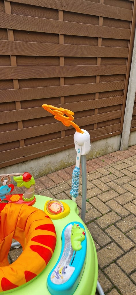 FISHER PRICE JUMPEROO. VERY GOOD CONDITION. INC BATTERIES.