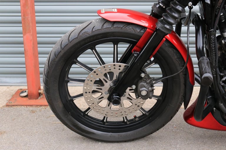 Harley-Davidson XL883N SPORTSTER IRON 2013