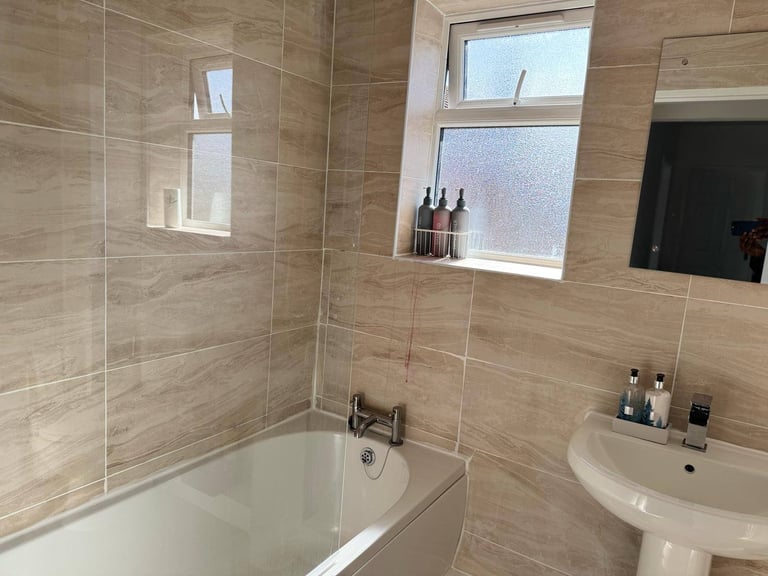 Emergency Accommodation in NORTHFIELD , BIRMINGHAM, Double Room available.