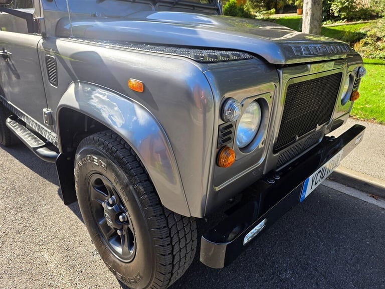 2010 Land Rover Defender 90 2.4 TDCi Hard Top SUV 4WD SWB Euro 4 3dr SUV Diesel Manual