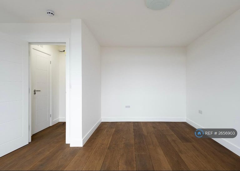 1 bedroom flat in Rubens House, London, N3 (1 bed) (#2656903)