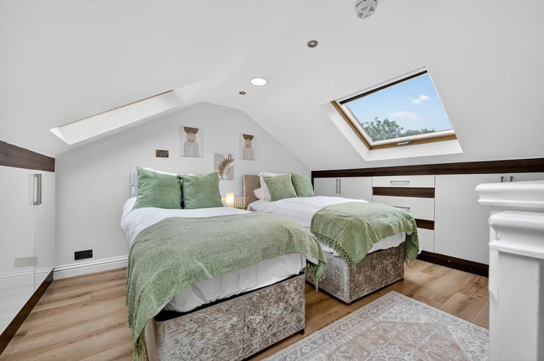 36 Nevile Rd - 4-BR House with Free Street Parking and Wi-Fi
