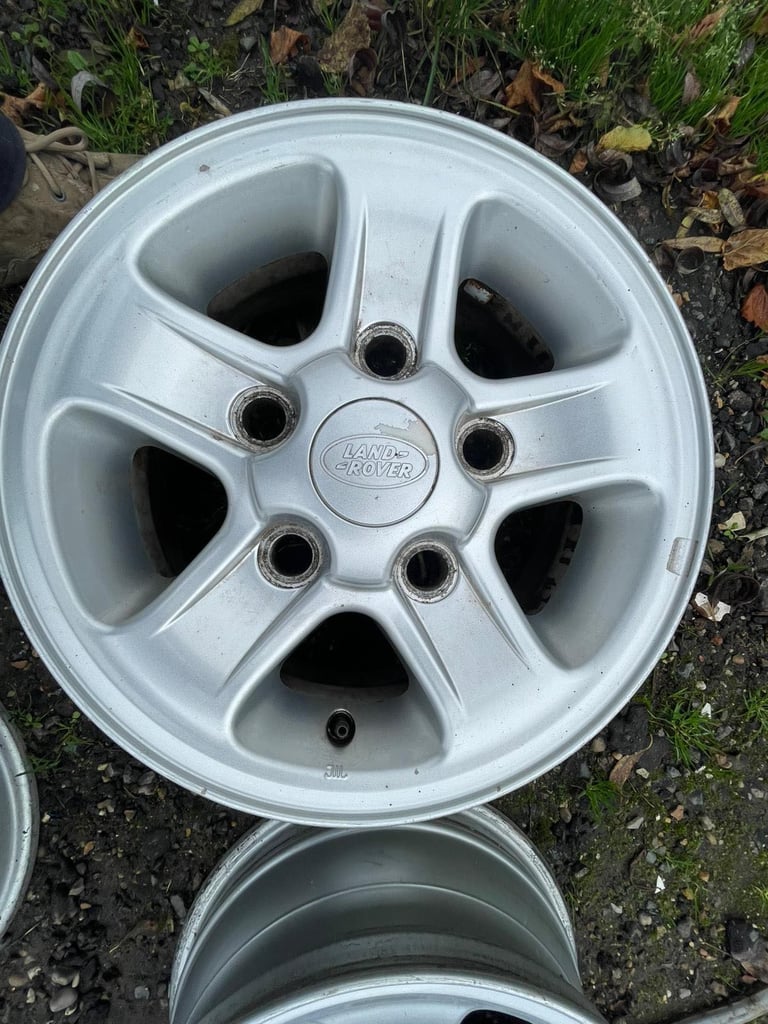 Land Rover Defender boost alloy wheels