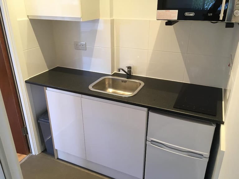 Includes Bills New Studio Flat DBedRoom Shower Separate Kitchen Garden NearTubeBusShopsGreen Space 