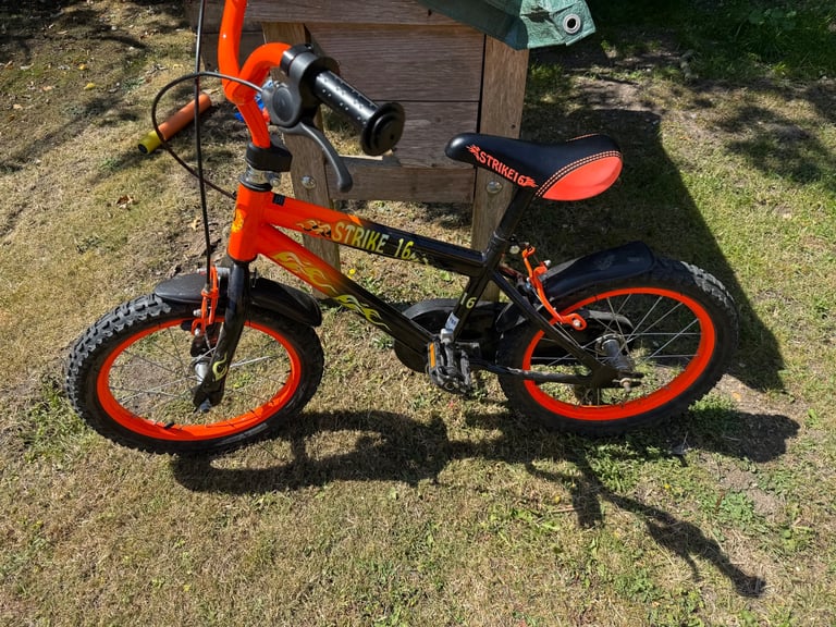 Kids bike (boys) - limited use