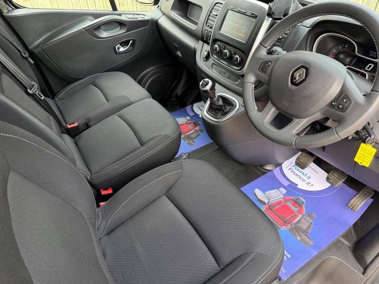 2021 Renault Trafic 2.0 dCi ENERGY 30 Sport Nav Crew Van LWB Euro 6 (s/s) 6dr WINDOW VAN Diesel M...